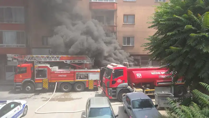 Niğde'de Beyaz Eşya Deposunda Çıkan Yangın Büyük Korkuya Neden Oldu