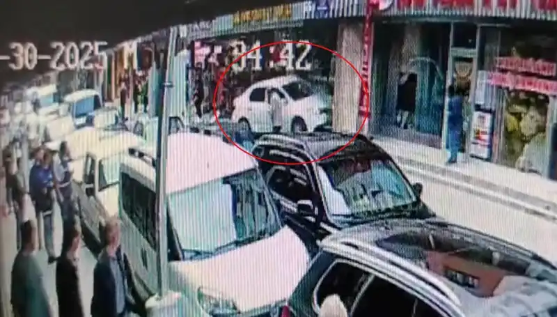 Alkollü Sürücünün Mağazaya Girmesi İki Çocuğun Hayatını Kurtardı