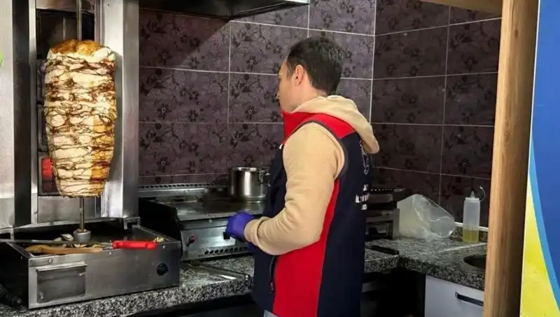 Tavuk Döner Alarmı: Restoranlara Yönelik Baskınlarda Artış Var!