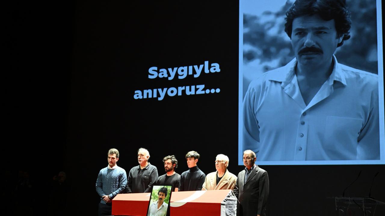 Ferdi Tayfur'un Hayranları AKM'de Bir Araya Geldi