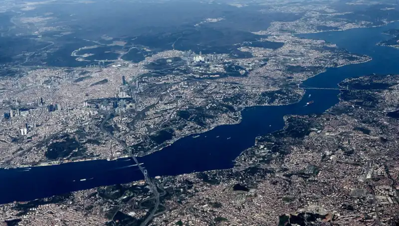 Baharın Gelmesiyle İstanbul Semalarında Renkli Gösteriler Başladı