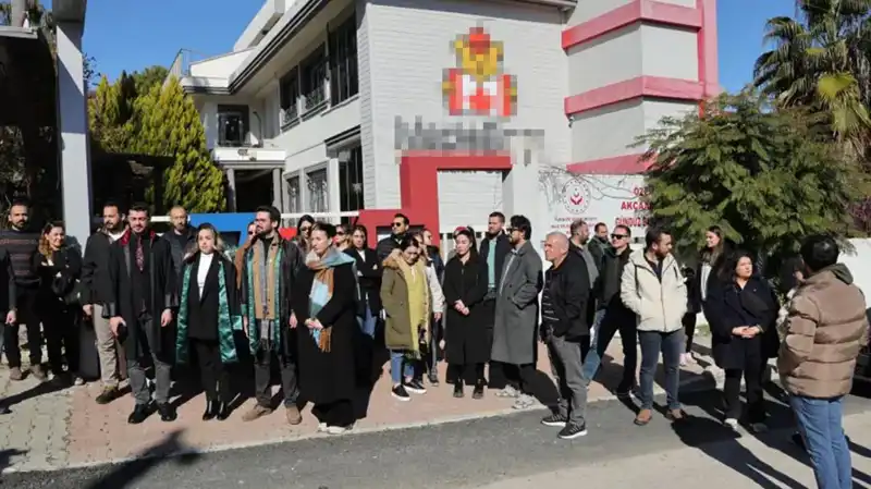 Karne Günü Velilere Şok Eden Manzara: Öğretmenler Öğrencileriyle Ağlıyordu