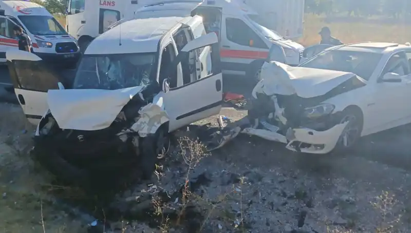Nevşehir'de Feci Trafik Kazası: 14 Yaralı, Olay Yerinde Şok Anlar