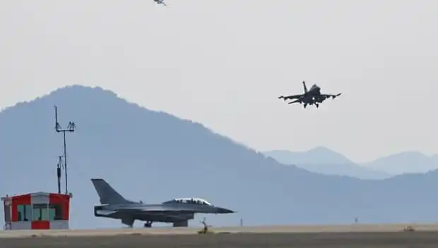 Güney Kore'de Askeri Tatbikat Korkutucu Hata: Savaş Uçağı Köyü Bombaladı