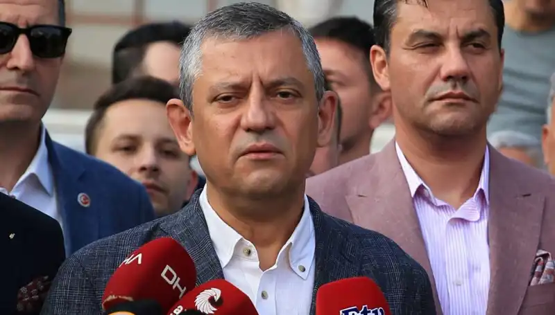Özgür Özel'den Sert Uyarı: Sandığı Kaldırma Çabaları Giderek Artıyor