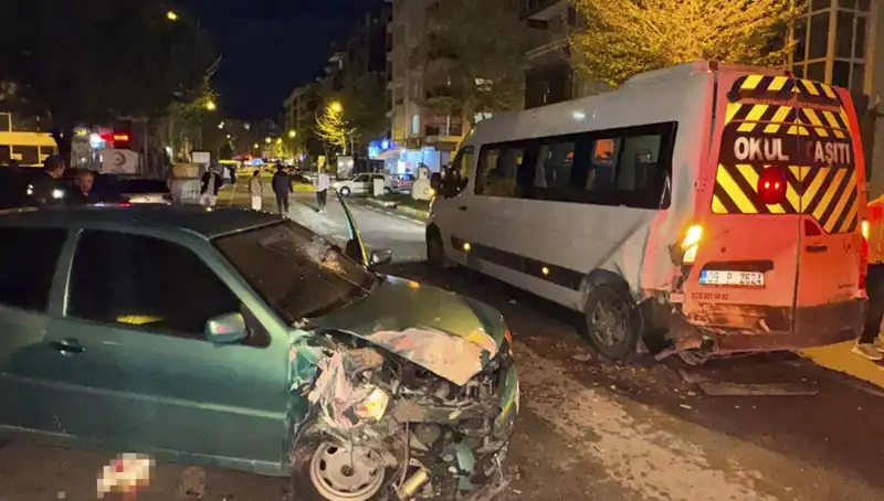 Otomobil Servis Minibüsüne Çarptı: Feci Kaza 6 Yaralı