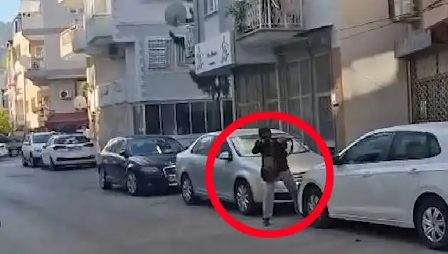 İzmir'de Saldırganla Paniğe Neden Olan Çatışma Anları Ortaya Çıktı