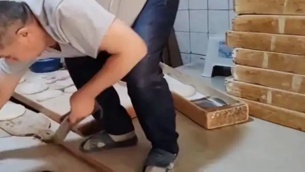 Pide Tezgahına Terlikle Basan Kişiye 105 Bin TL Ceza: Detaylar Şok Edici!