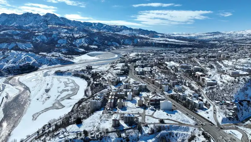 Tunceli'de Beklenmedik Kar Yağışı 131 Köy Yolunu Ulaşım Dışı Bıraktı