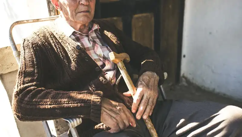 100 Yaşındaki Yaşlıların 16'sında Depresyon: Yalnızlık ve İlgi Eksikliği Tehlikesi