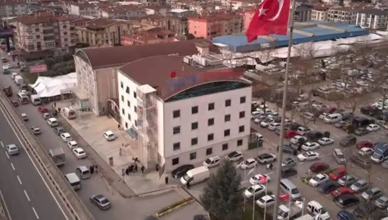 Deprem Güvenliği için Özel Hastaneye Sert Müdahale: Perde Betonları Kestiler!
