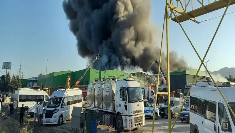 Gönen’de Fabrika Yangını: İşçilerin Kimlikleri ve Yangının Sebepleri Araştırılıyor