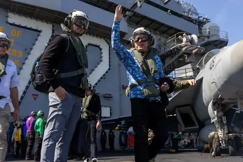 ABD Umman Ekibi, Savaş Gemisinde Müzakere Sürecini Destekliyor