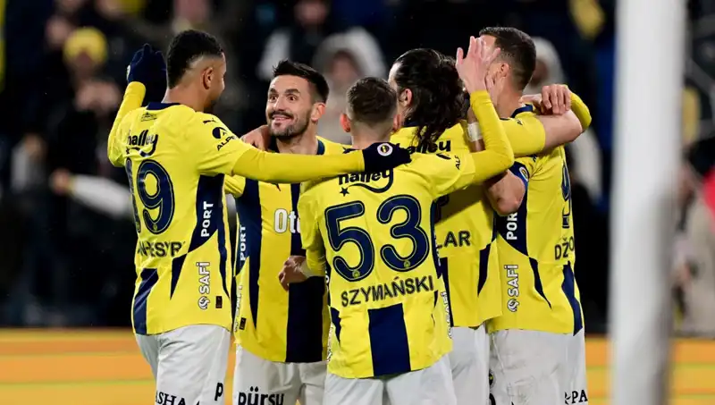 Kadıköy'de Futbol Coşkusu: Bu İşin Sonu Şampiyonluk Mu Olacak?