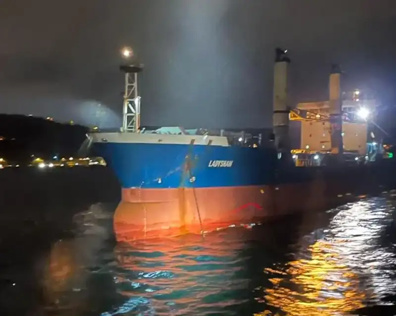 İstanbul Boğazı’nda Kuru Yük Gemisinde Kritik Arıza: Deniz Trafiği Felç Oldu!