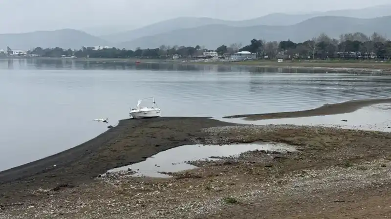İznik Gölü'nde Kuraklık Alarmı: Yağışlara Rağmen Hala Su Çekiliyor