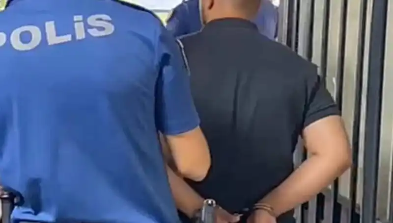 İzmir'de Polise Saldıran Zanlı Tutuklandı: Olayın Ayrıntıları Ortaya Çıktı