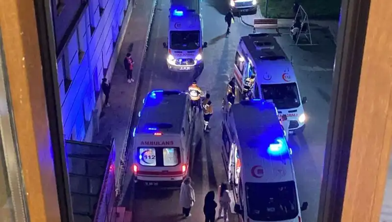 Gizemli Akşam Yemeği Zehirlenmesi: 53 Öğrenci Hastaneye Kaldırıldı!