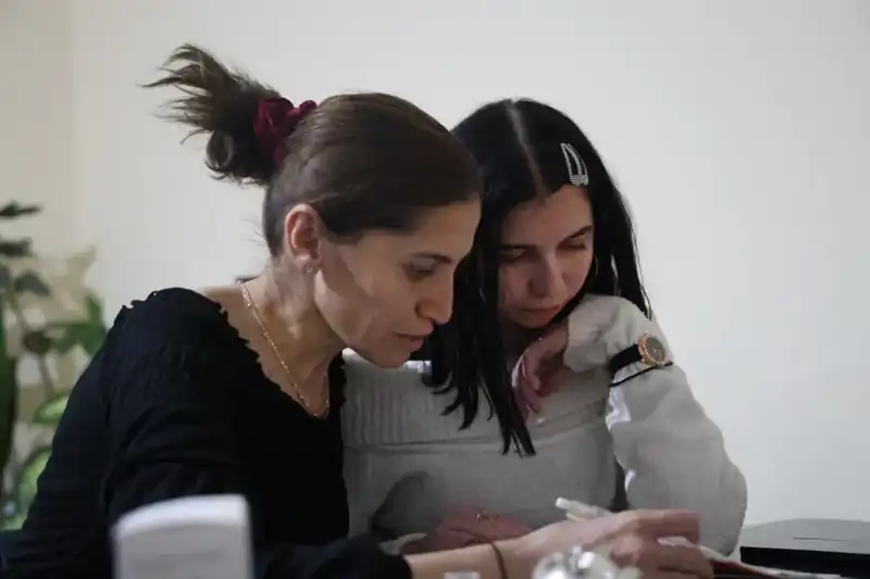 Erken Yaşta Evlilik ve Kanserle Savaş: Genç Kızın İnanılmaz Hikayesi