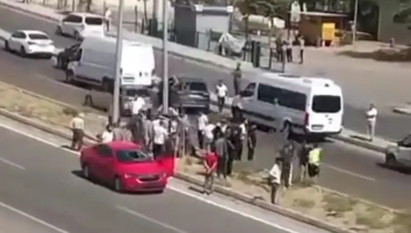 Yolun Karşısına Geçen Yayaya Otomobil Çarptı: Detaylar ve Sonrası