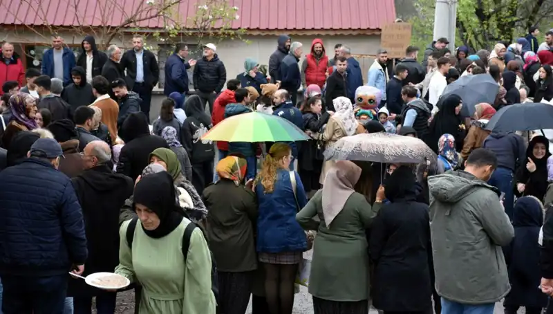 Bir Asırdır Süregelen Geleneği Yaşatan İllustratif Bayramlaşma: 12 Bin Kişi Buluştu!