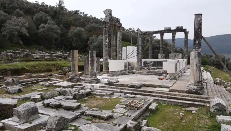 Zeus Tapınağı'ndaki Restorasyon Çalışmaları Hız Kesmeden Devam Ediyor