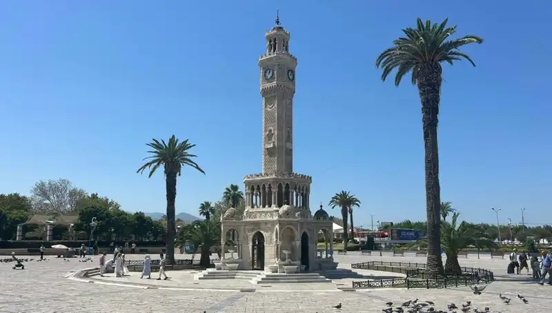 Yazın En Sıcak Günleri İzmir'i Vurdu: Meydanlar Neden Boş Kaldı?