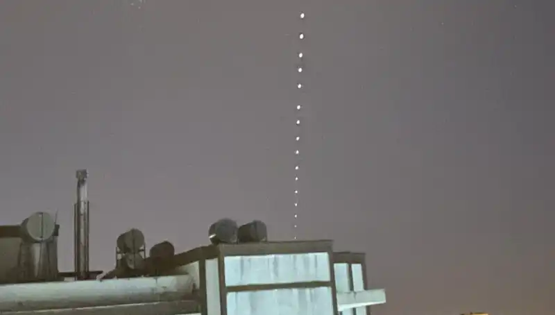 Adana'da Starlink Uyduları ile Gökyüzünde Işık Şöleni Yaşanıyor