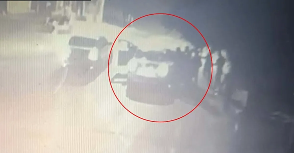 İzmir’de Sokak Ortasında Dehşet: “Sapık” Diye Bağırarak Üvey Babasını Öldürdü