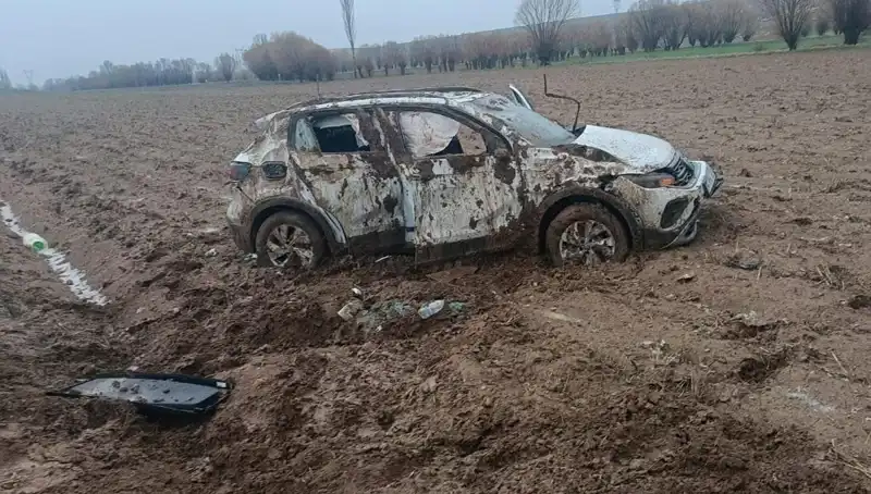 Otomobil Şarampole Devrildi, İki Kişi Yaralandı: Kazanın Detayları Ortaya Çıktı