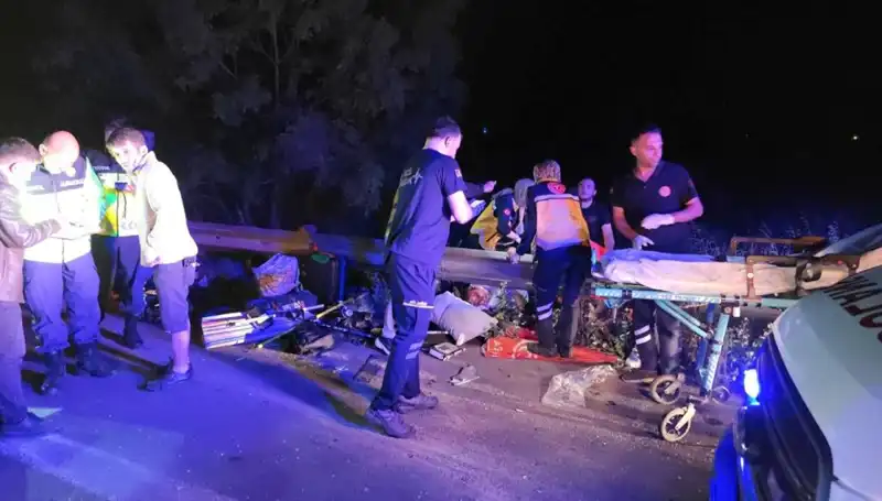 Minibüs Kazası: Yolcular Savruldu, Panik ve İhmal Tartışmaları Alevlendi