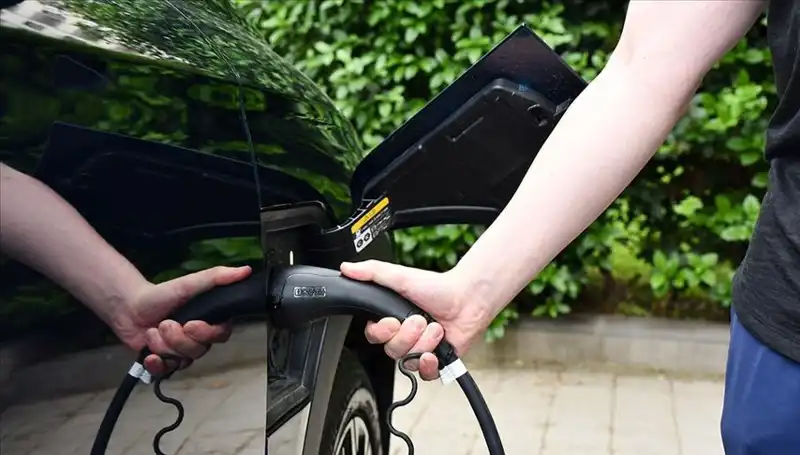 ABD'nin Gümrük Vergileri: İngiltere Elektrikli Araç Üreticilerine Destek Sağlıyor