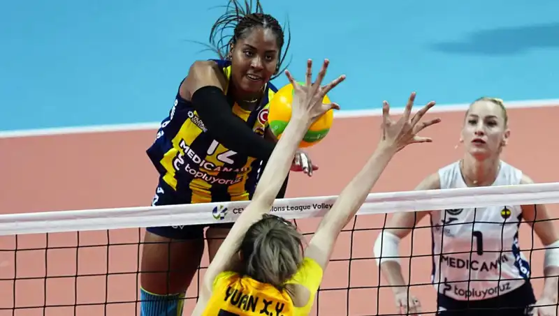Avrupa Arenasında Fenerbahçe'nin Şaşırtan Galibiyeti: VakıfBank'ı 3-0'la Yendi