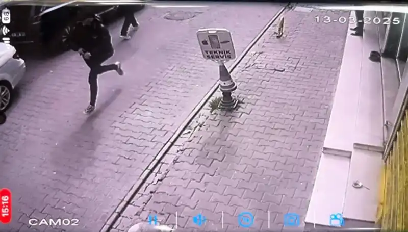İstanbul'da Şok Eden Silahlı Saldırı: Bacağından Yaralandı!