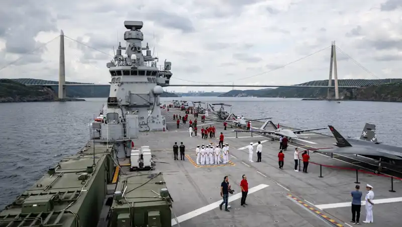 TCG Anadolu, Sarayburnu'ndan Uzaklaşıyor: Yeni Misyonuna Doğru Yolculuk Başladı!