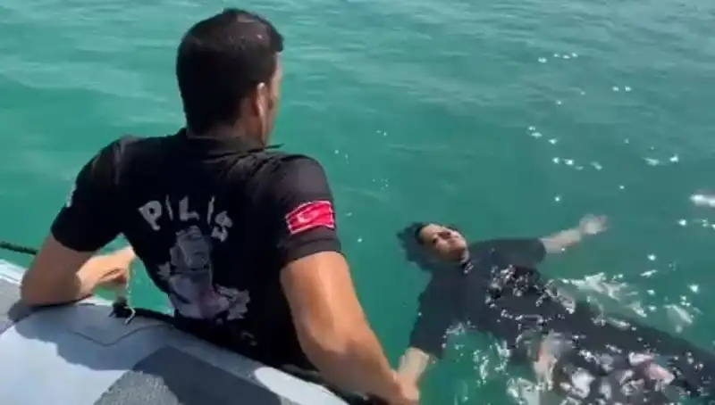 Baraj Gölünde Düşen Kadının İnanılmaz Kurtuluşu: Gemi Adamları Kurtardı