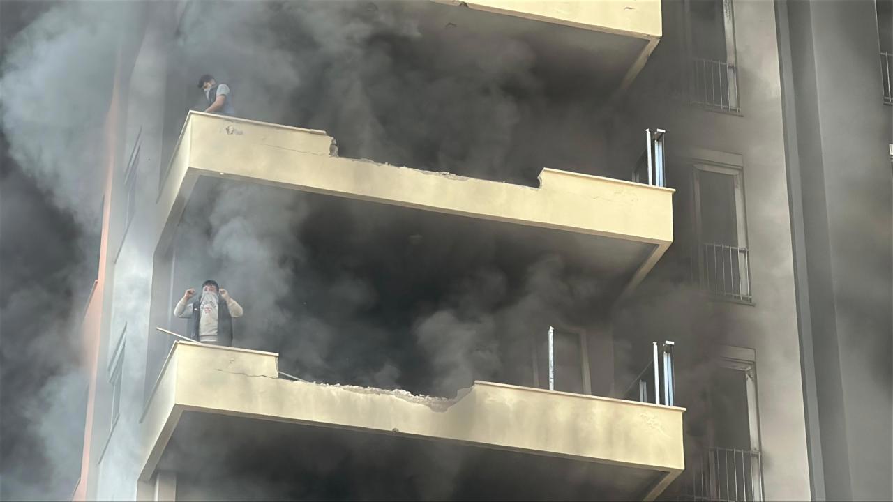 Antalya'da Bir Otelde Çıkan Yangın Paniğe Neden Oldu