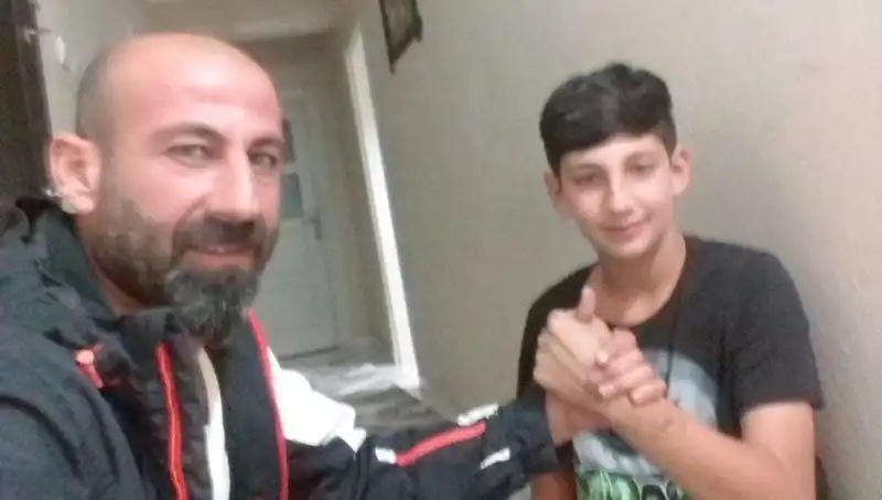 Çatı Tamiri İki Kuşağı Yüzleştirdi: Baba ve Oğulun Dramı!