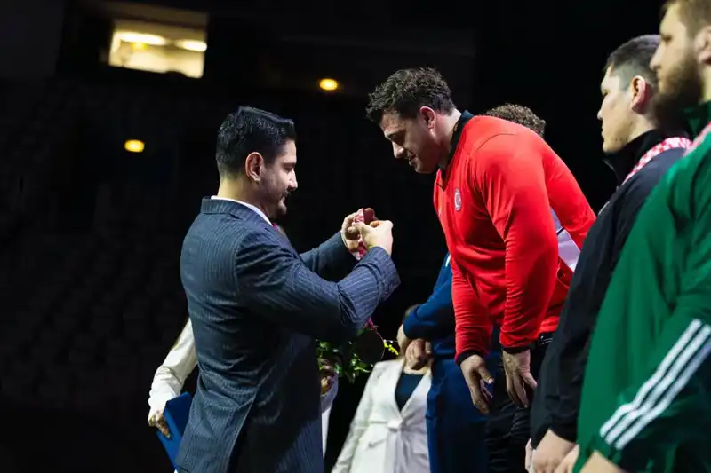 Rıza Kayaalp, Şampiyonluk İle Mindere Geri Döndü: Altın Madalya Sahibi Oldu!