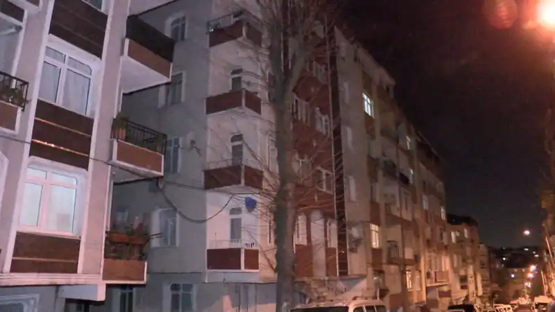 Altı Katlı Apartmanda Panik Anları: Kolonlardan Gelen Tıslama Sesleri Dikkat Çekti