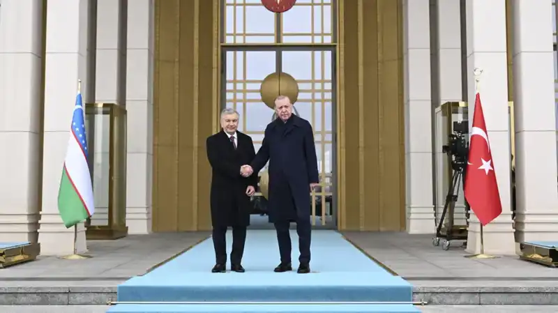 Özbekistan Cumhurbaşkanı Mirziyoyev Ankara’da: Tarihi Ziyaretin Detayları