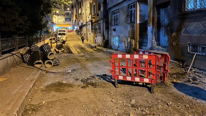 Bayrampaşa’da Altyapı Çalışmaları Sırasında Rögar Kapağı Patladı: Olay Anı ve Sonrası