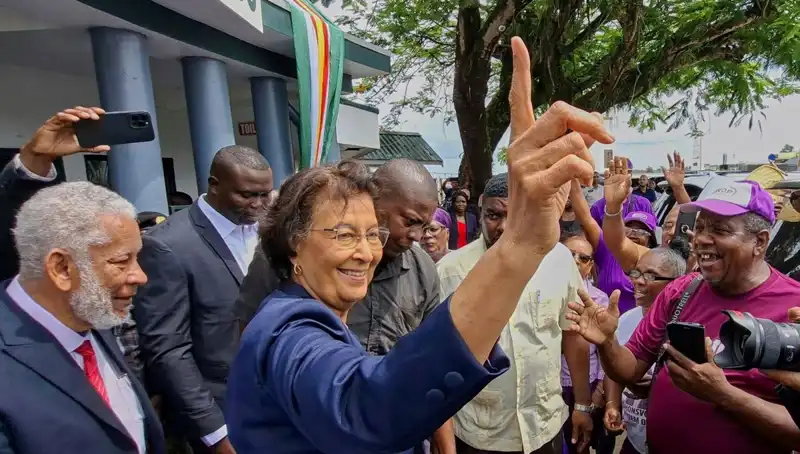 Surinam'da Bir Dönüm Noktası: İlk Kadın Devlet Başkanı Seçildi