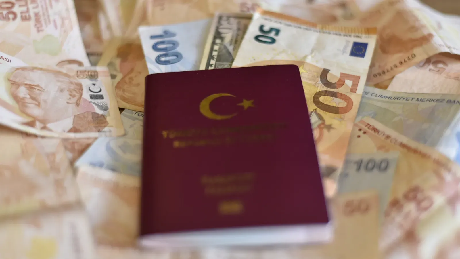 Türkiye’den Pasaport Alanlar, Konsolosluk Fiyatlarına Göre 4.673 Lira Daha Fazla Ödüyor