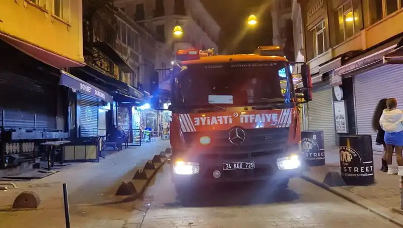 Beyoğlu'nda Korkutucu Olay: Asansör Boşluğuna Düşen Müşteri Yaralandı