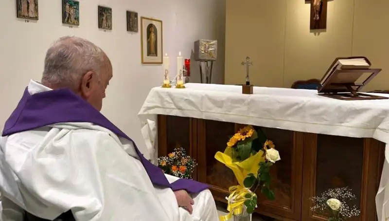 Vatikan’dan Şaşırtan Açıklama: Papa Artık Kendi Başına Nefes Alabiliyor