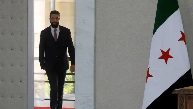 Paris'te Şara-Macron Zirvesi: Fransa, Yeni Suriye'nin İnşasında Destek Müjdesi Verdi