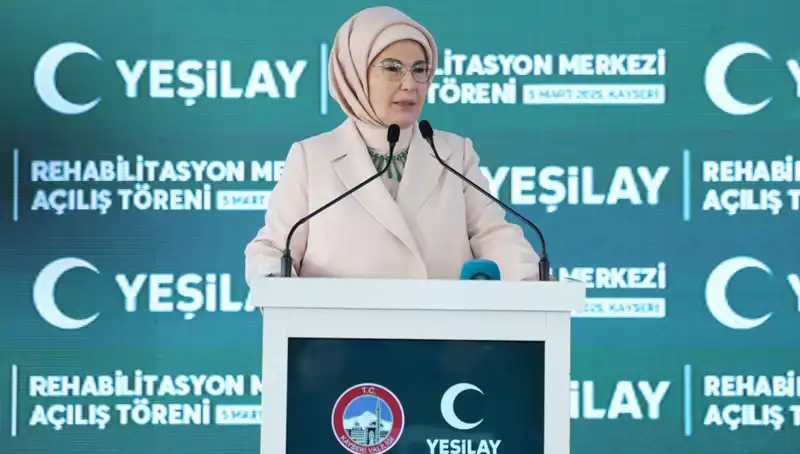 Emine Erdoğan: Gençler İçin Bağımlılıkla Mücadelede Umut Dolu Mesajlar