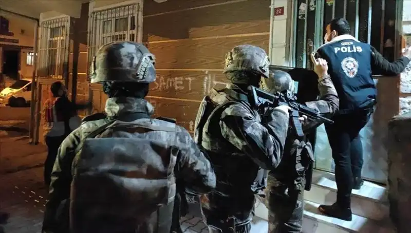 Adana'da Yoldaşlar Suç Örgütüne Baskın: 41 Gözaltı ve Tutuklama!