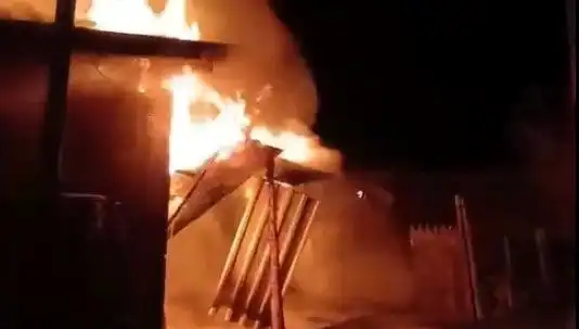 Karabük'te Feci Yangın: İki Ev Küle Döndü, Hayatlar Tehlikede